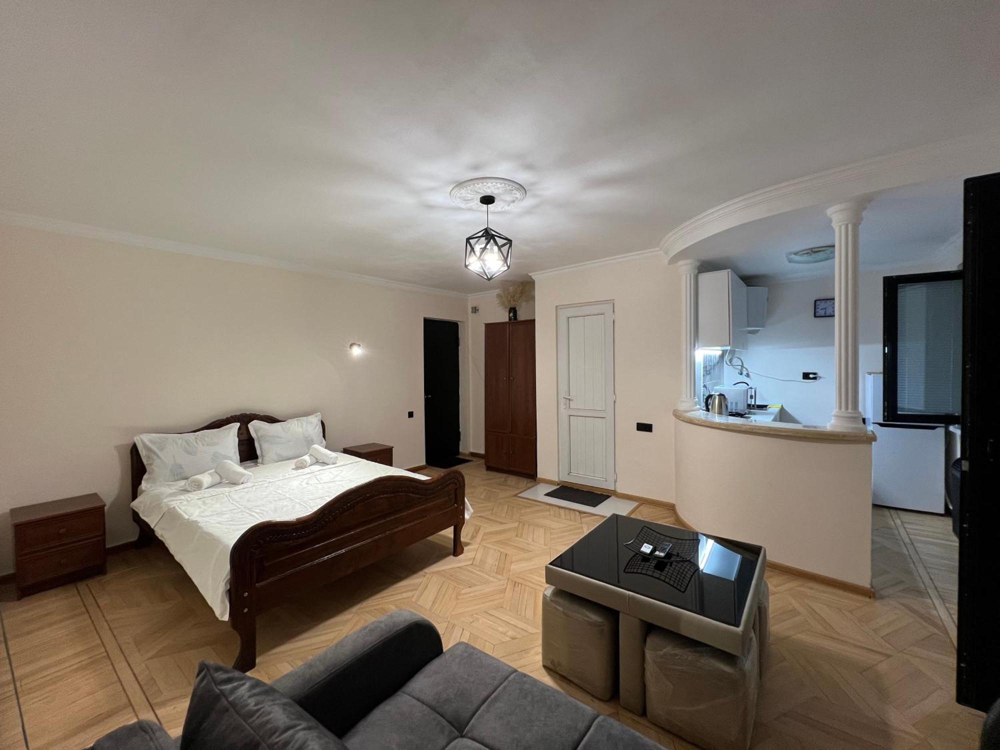 Maco'S Apartment Кутаиси Экстерьер фото